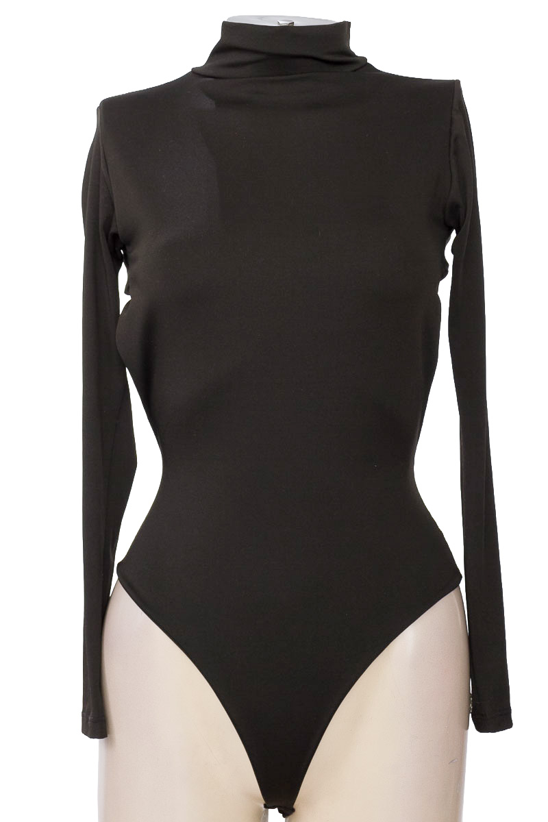 Top / Camiseta color Negro - Closeando