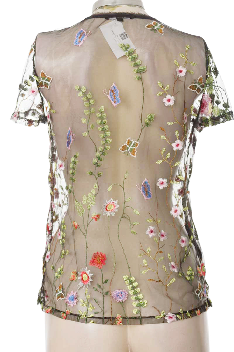 Top / Camiseta color Negro - Studio F