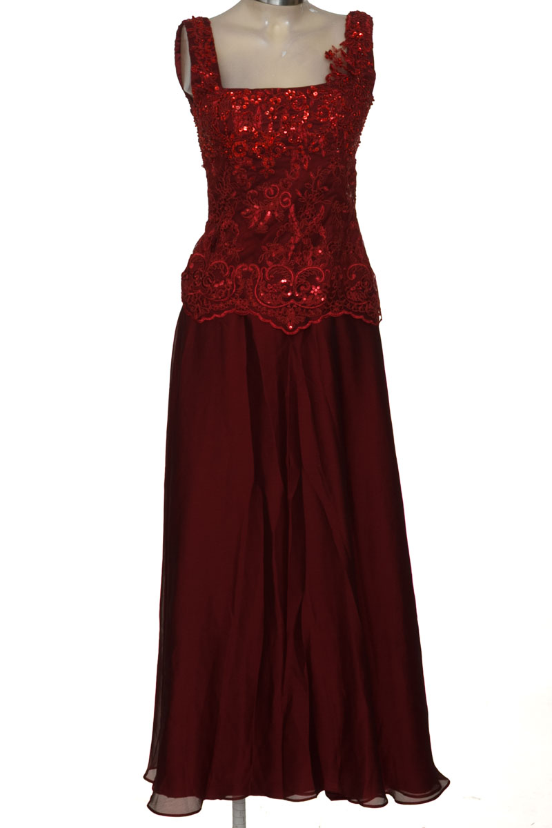 Vestido / Enterizo color Vinotinto - Closeando