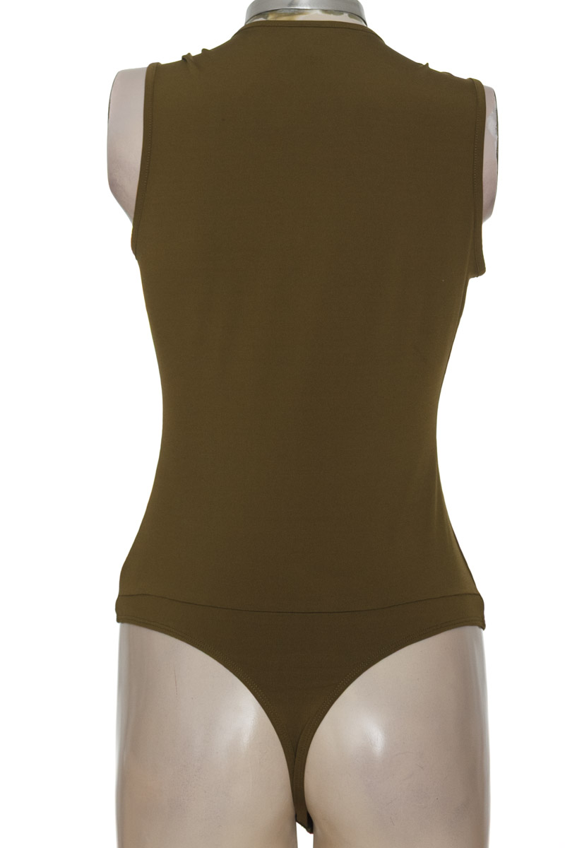 Top / Camiseta color Verde - Studio F