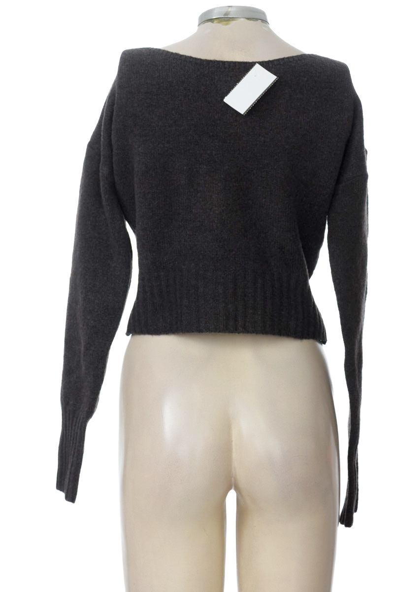 Sweater color Gris - Closeando