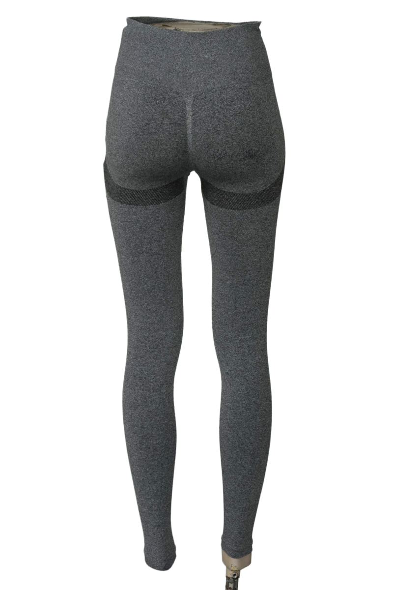 Ropa Deportiva / Salida de Baño color Gris - Closeando
