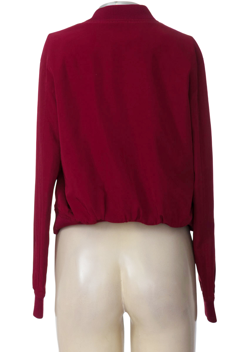 Chaqueta / Abrigo color Vinotinto - Bershka