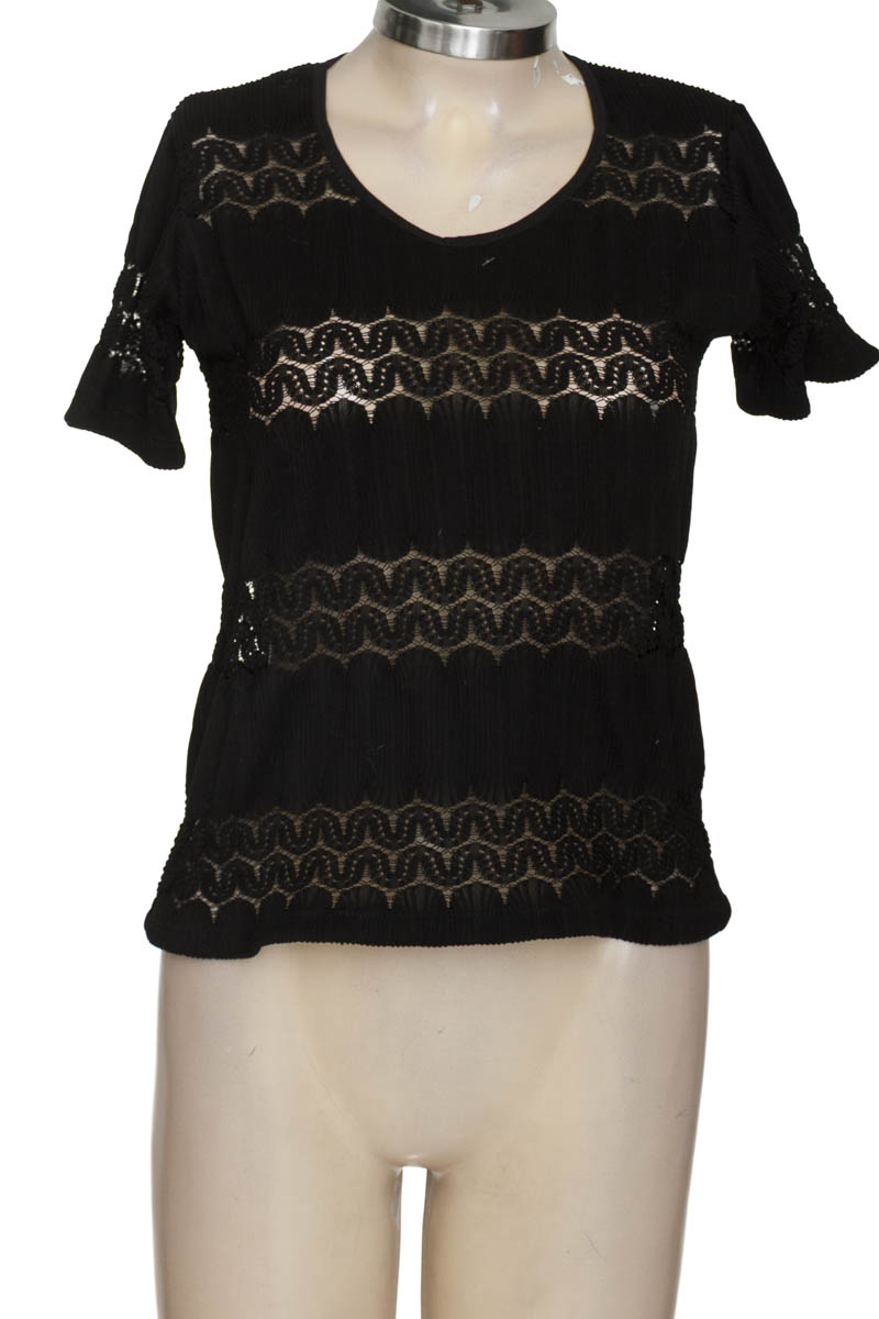 Top / Camiseta color Negro - Closeando