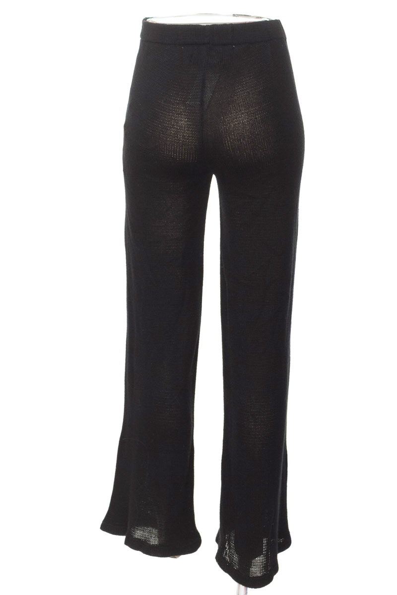 Pantalones color Negro - One Half