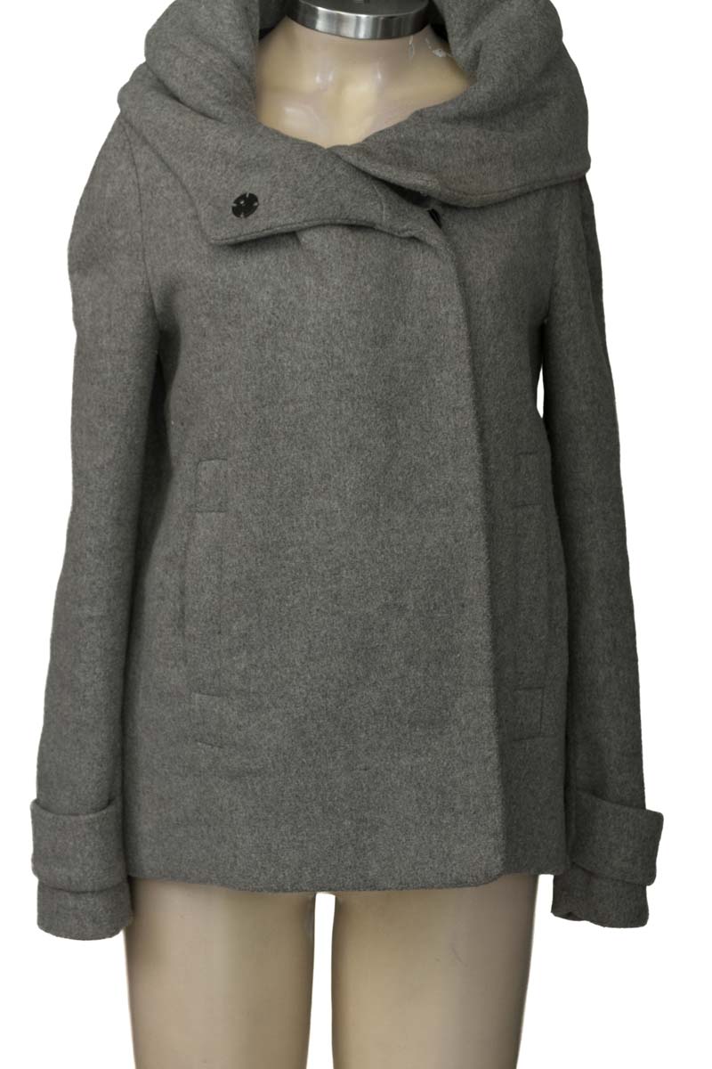 Chaqueta / Abrigo color Gris - Zara