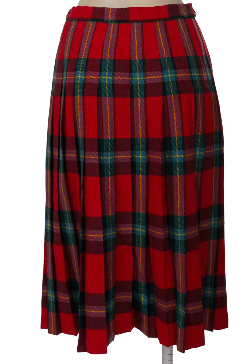 Falda color Rojo - Closeando