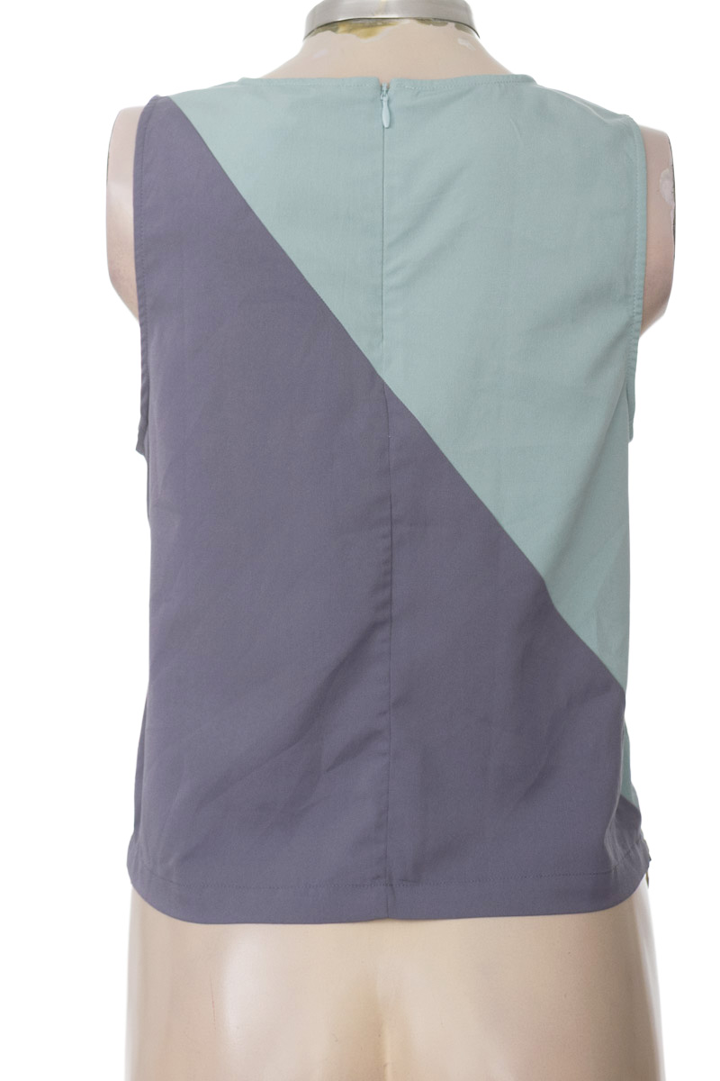 Top / Camiseta color Gris - Banana Republic