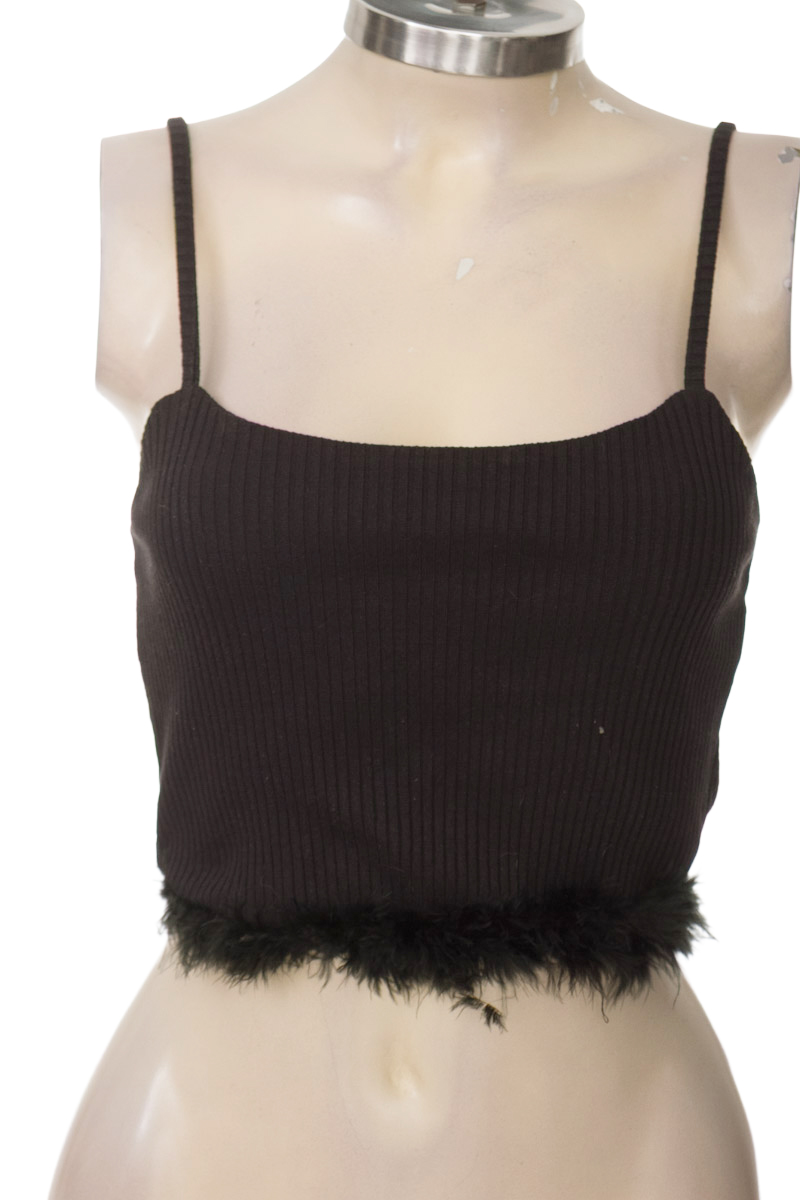 Top / Camiseta color Negro - Closeando