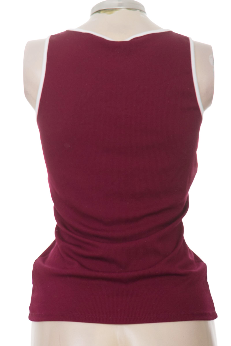 Top / Camiseta color Vinotinto - Carmel