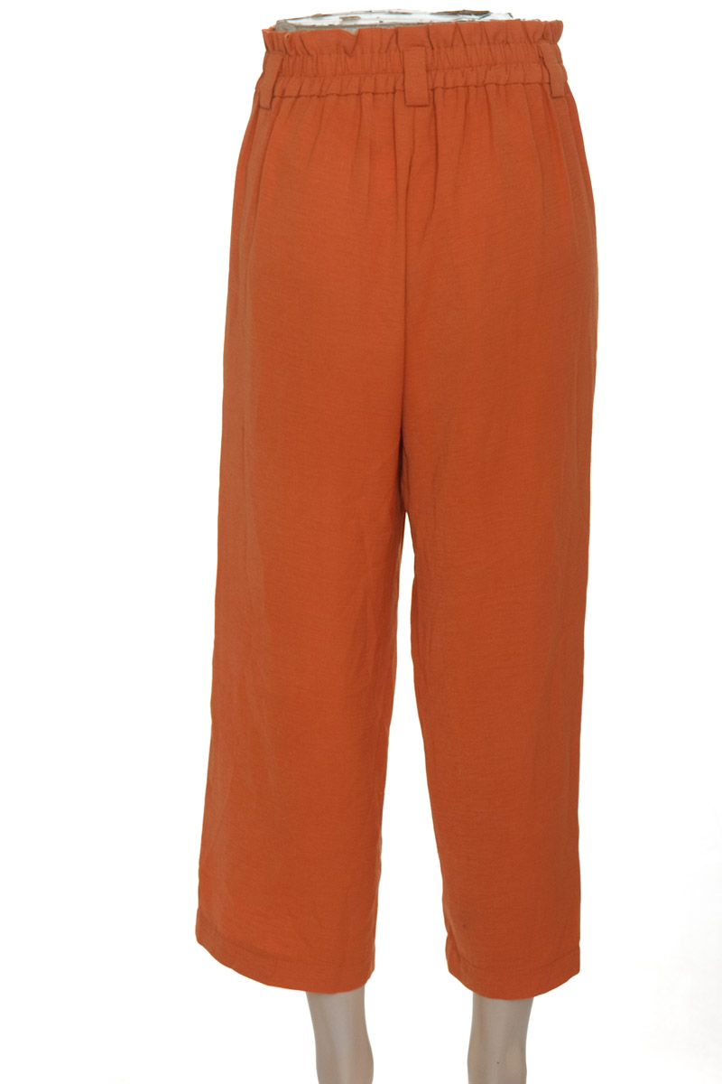 Pantalones color Naranja - Stradivarius
