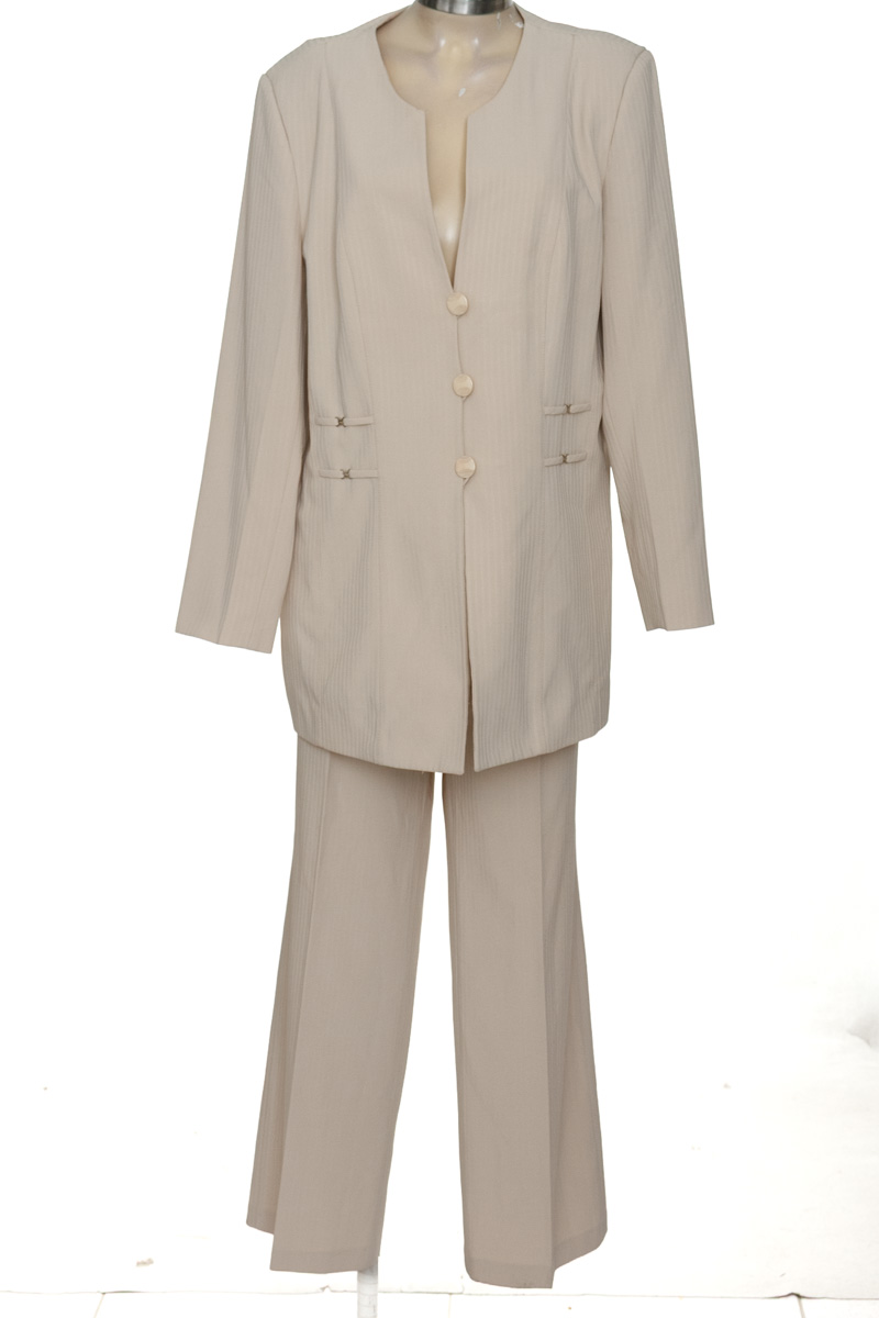 Vestido / Enterizo color Beige - Zamirella