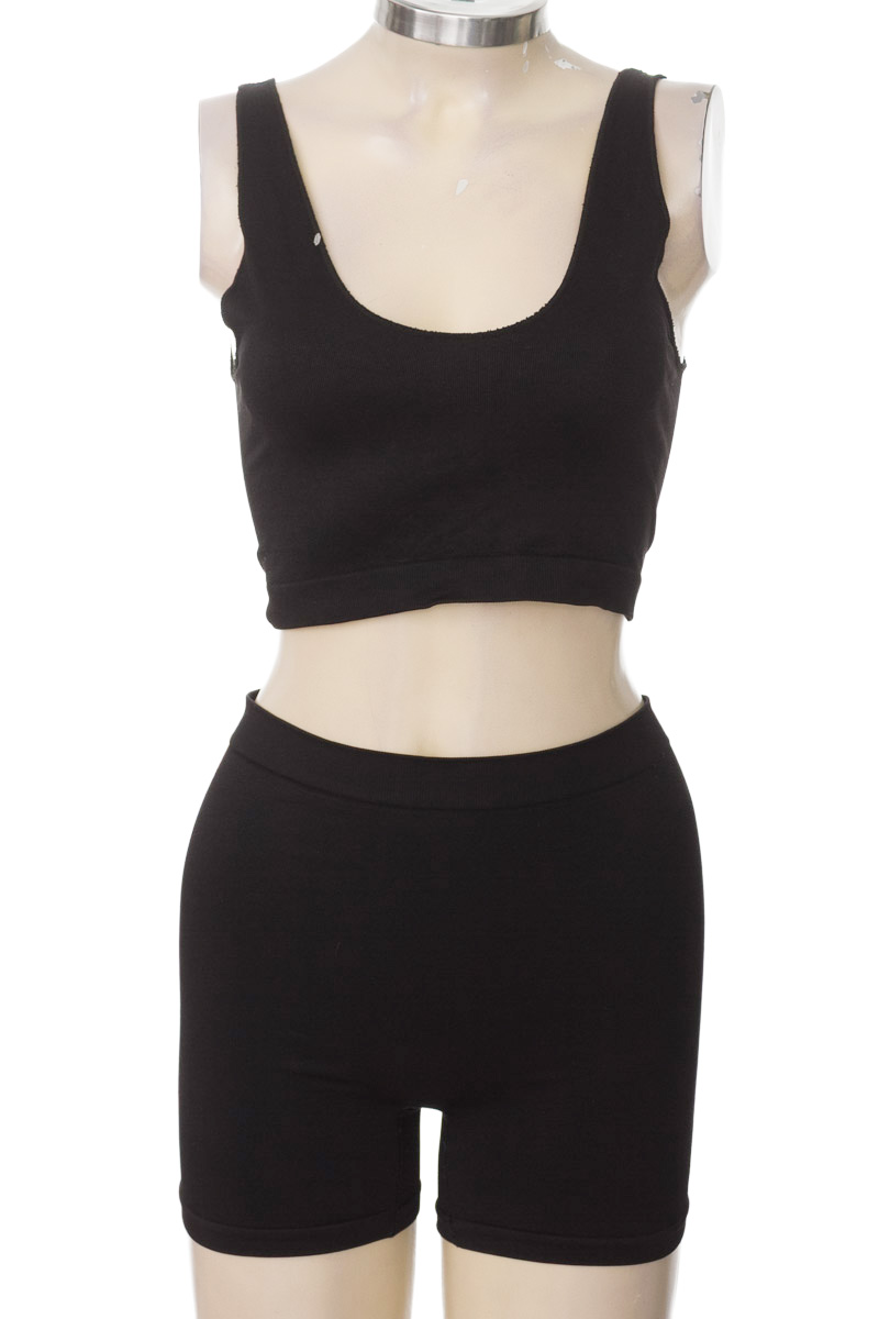 Ropa Deportiva / Salida de Baño color Negro - Stradivarius