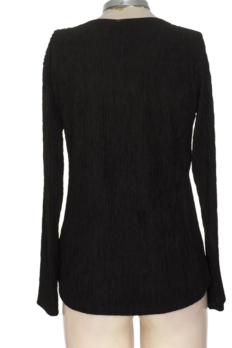 Sweater color Negro - Closeando