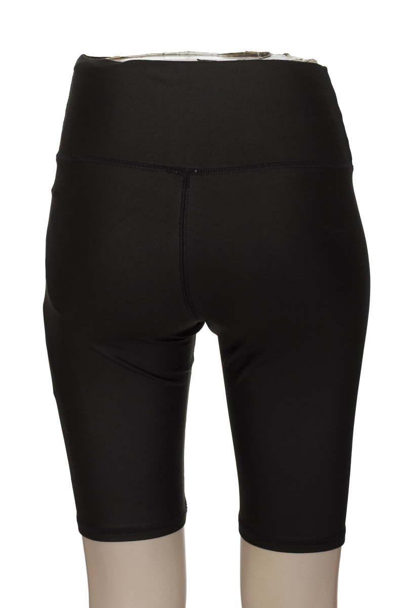 Ropa Deportiva / Salida de Baño color Negro - Fila