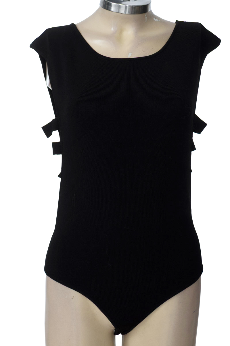 Top / Camiseta color Negro - HERA