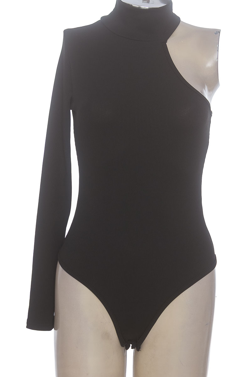 Top / Camiseta color Negro - Closeando