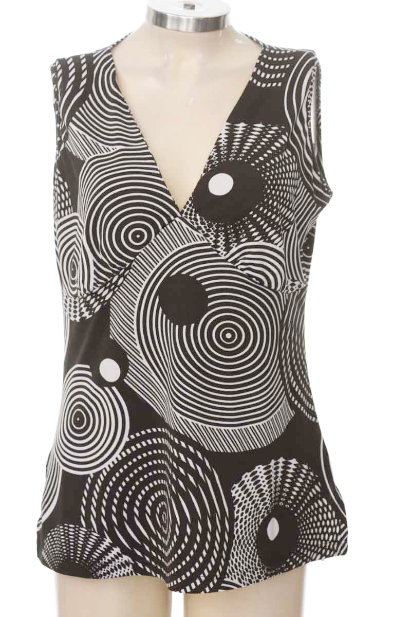 Top / Camiseta color Negro - Fashion