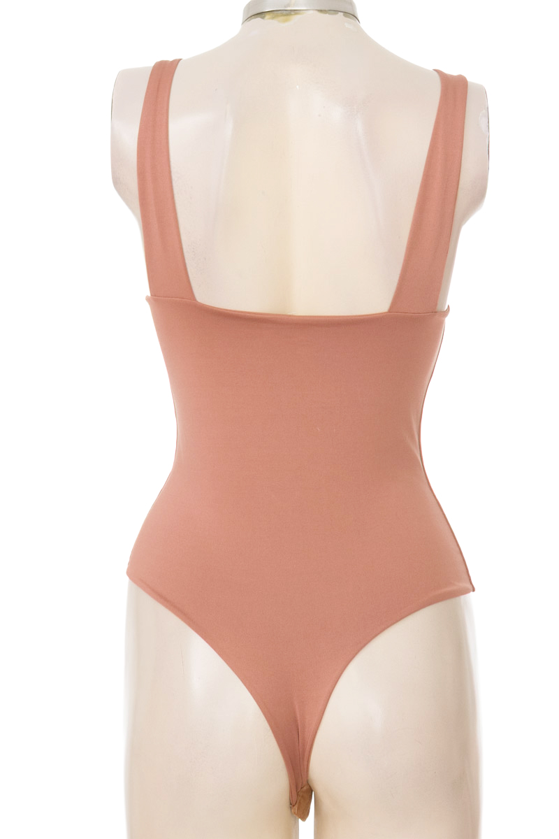 Top / Camiseta color Café - Closeando