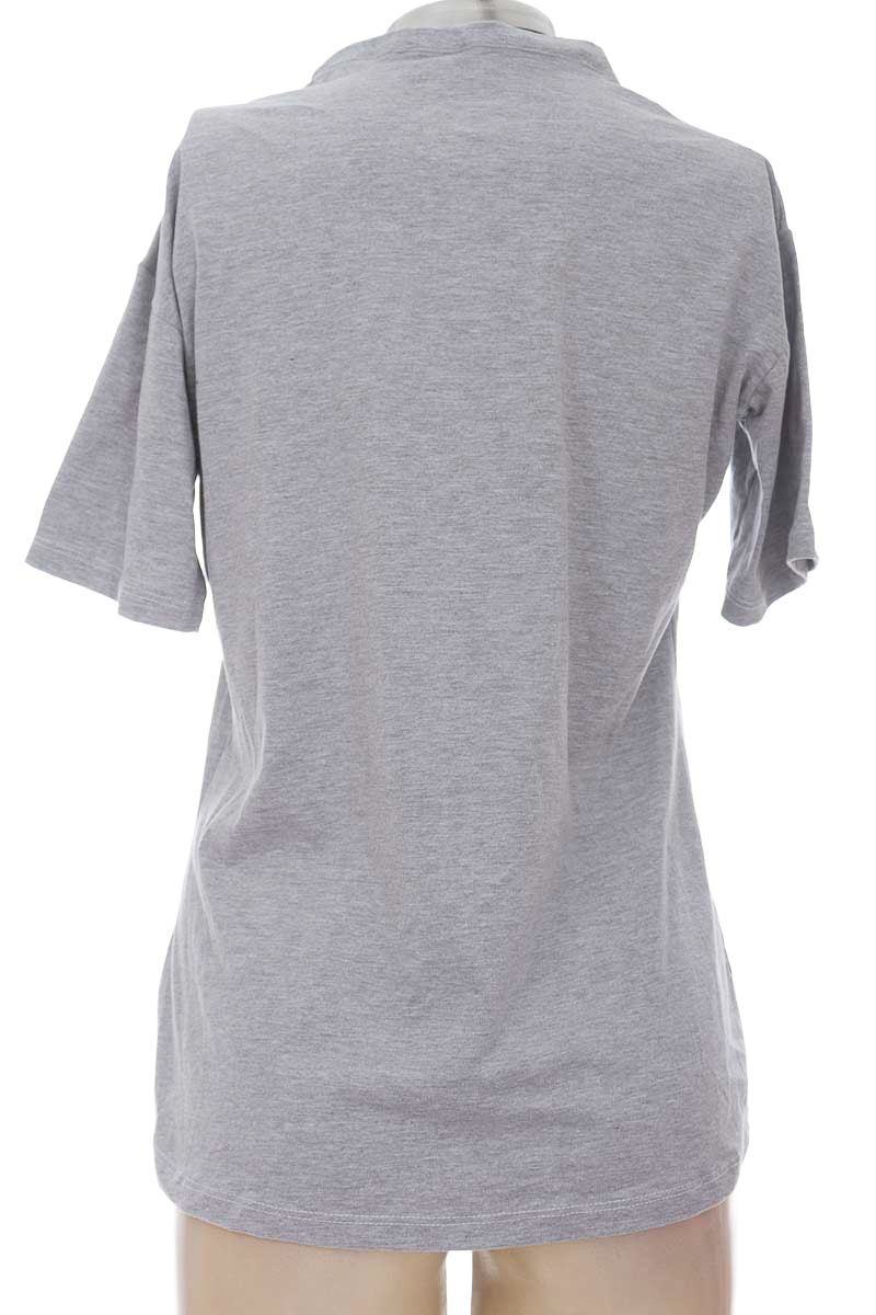 Top / Camiseta color Gris - Closeando