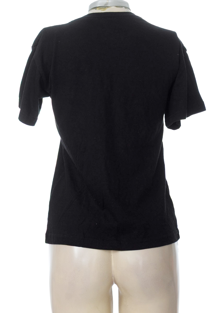 Top / Camiseta color Negro - Closeando
