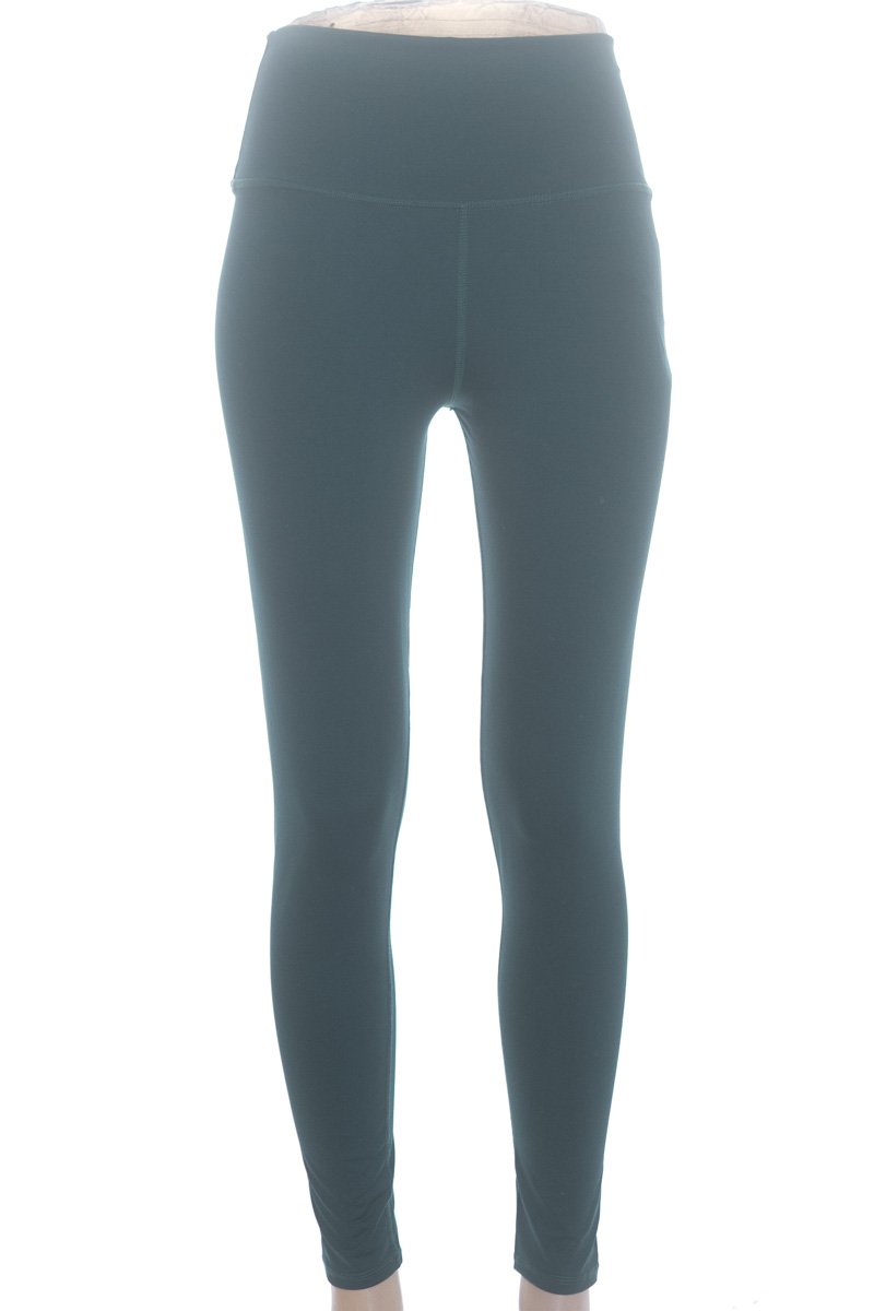 Ropa Deportiva / Salida de Baño color Verde - Closeando