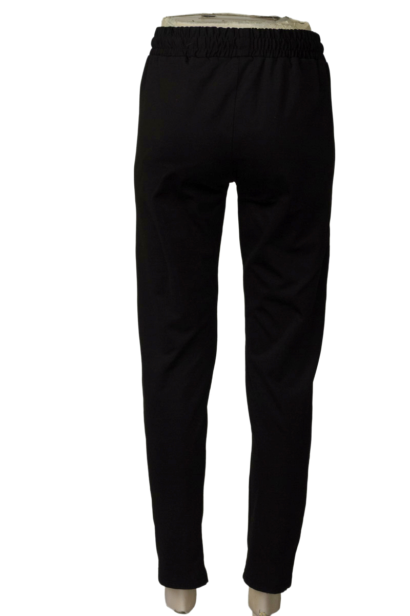 Ropa Deportiva / Salida de Baño color Negro - Closeando