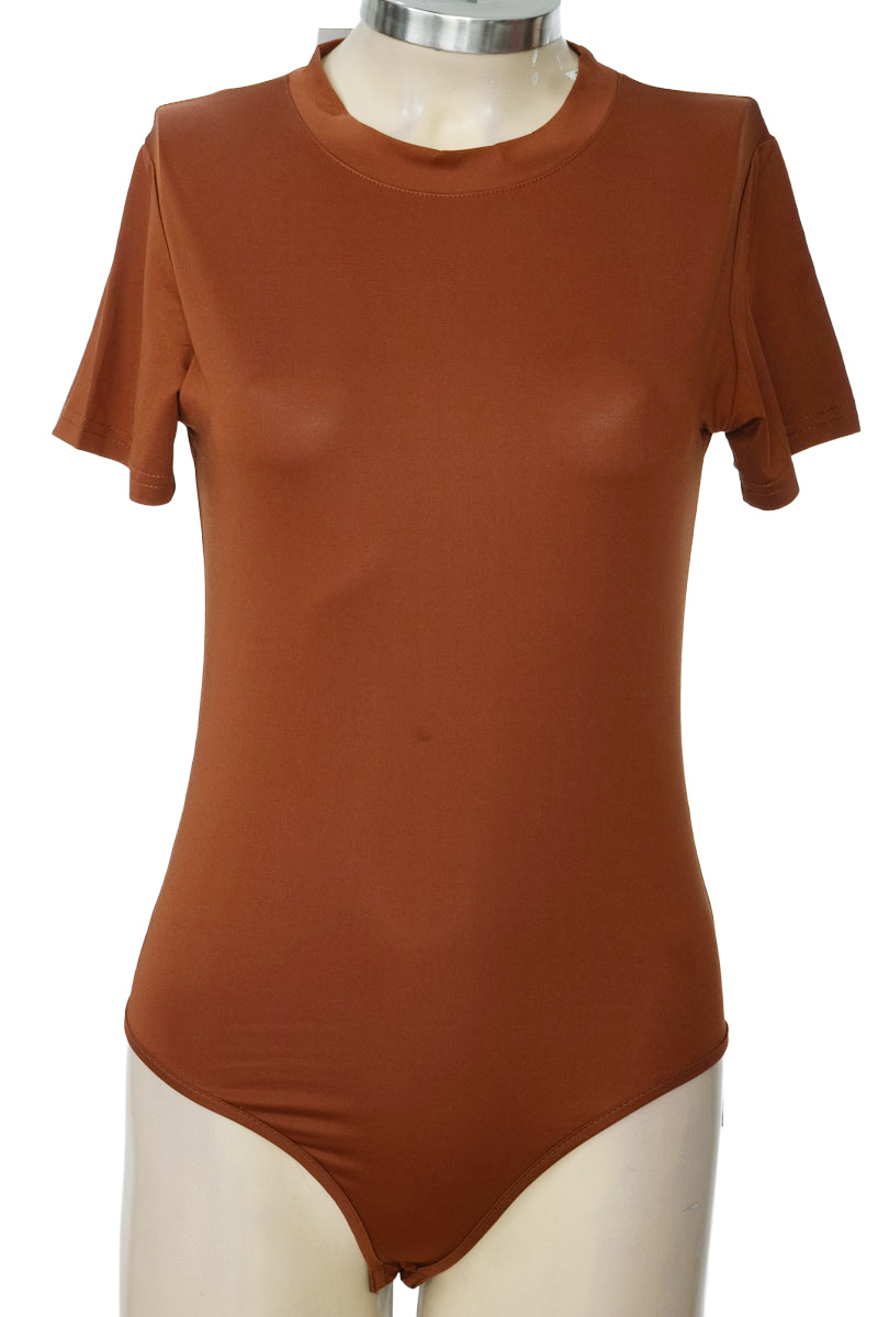 Top / Camiseta color Café - Closeando