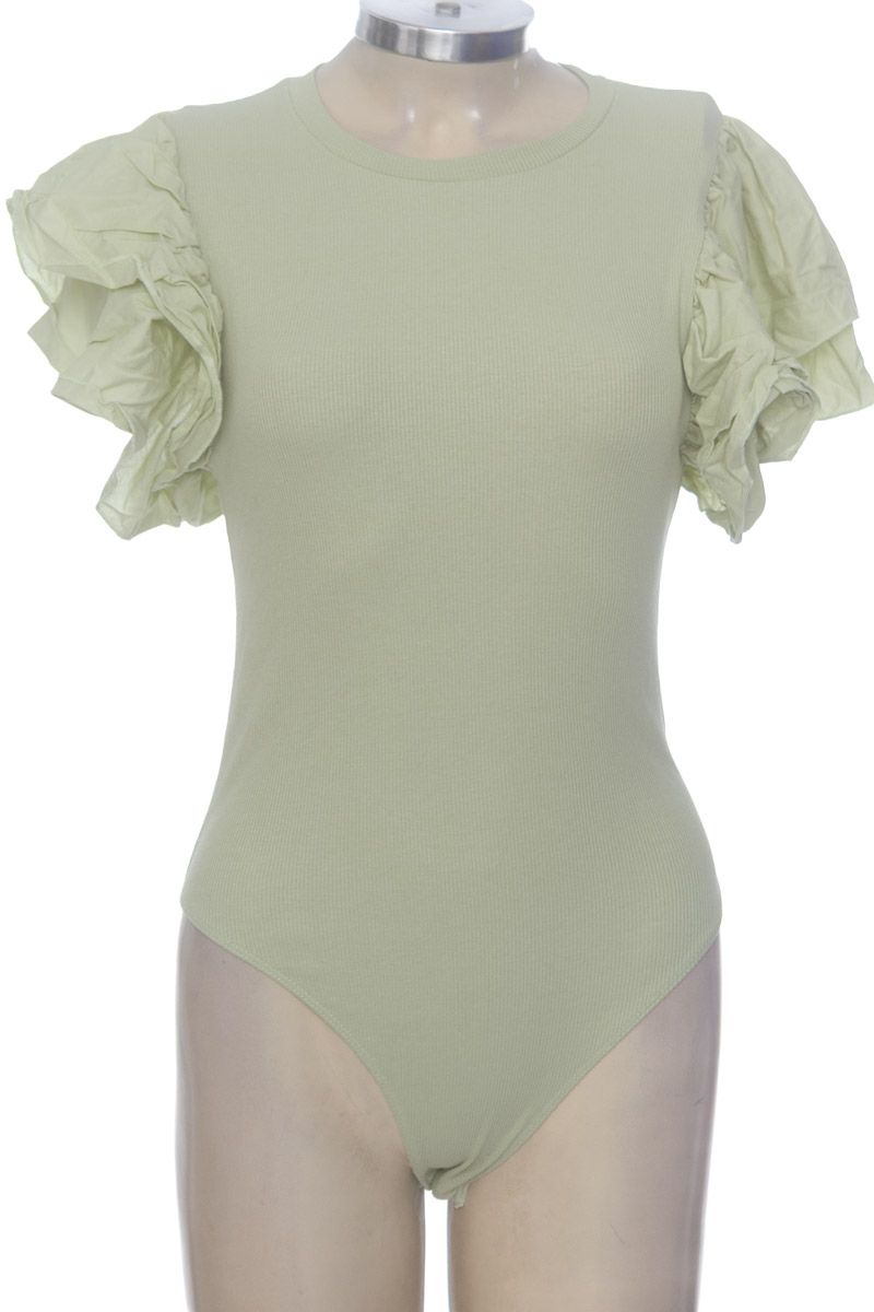 Top / Camiseta color Verde - Zara