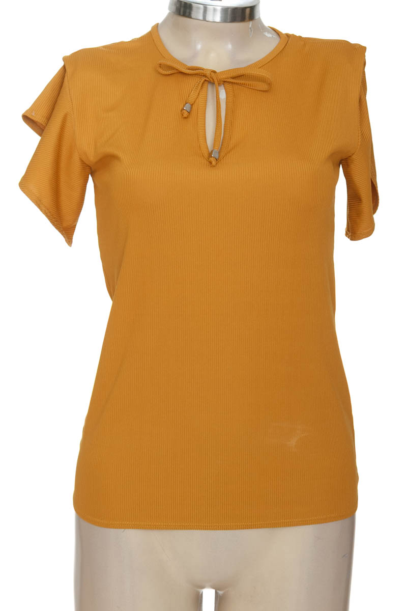 Top / Camiseta color Mostaza - ELA