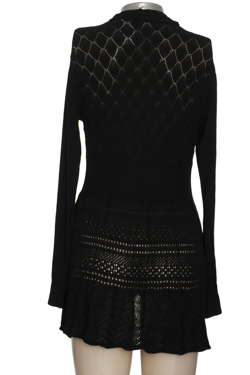 Sweater color Negro - Closeando