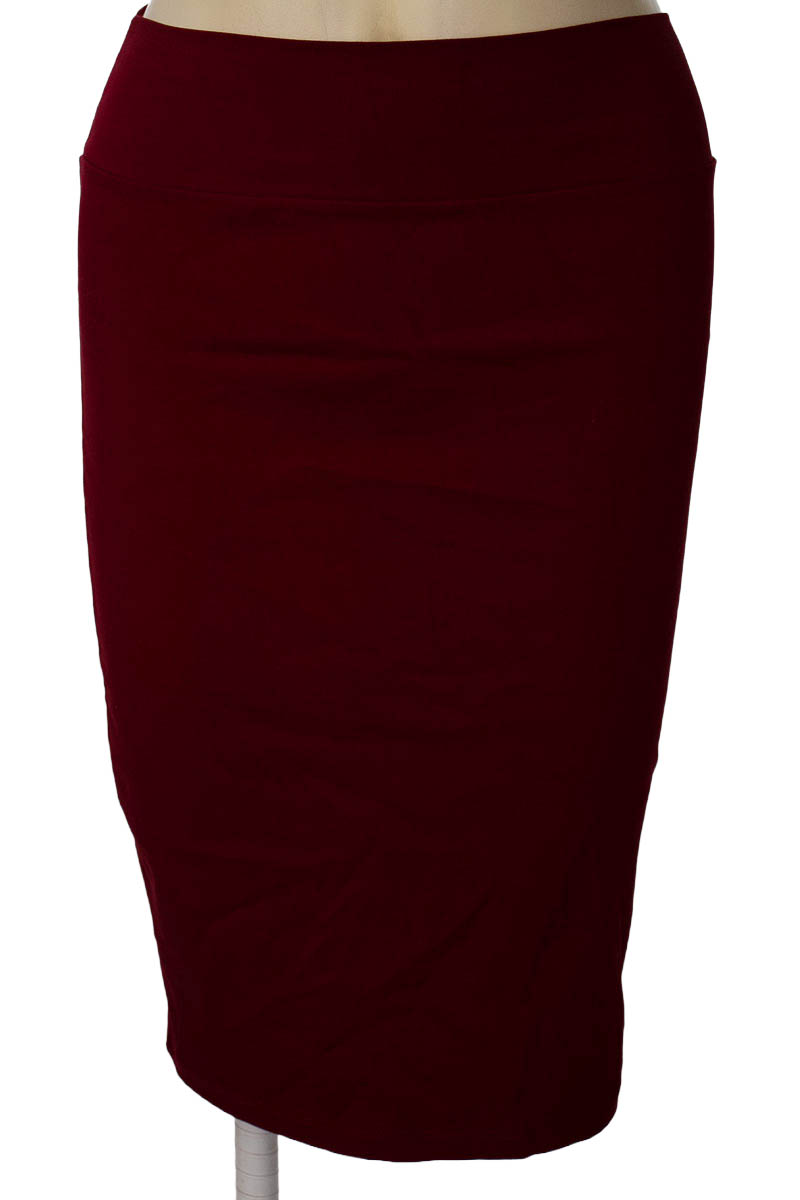 Falda color Vinotinto - Closeando