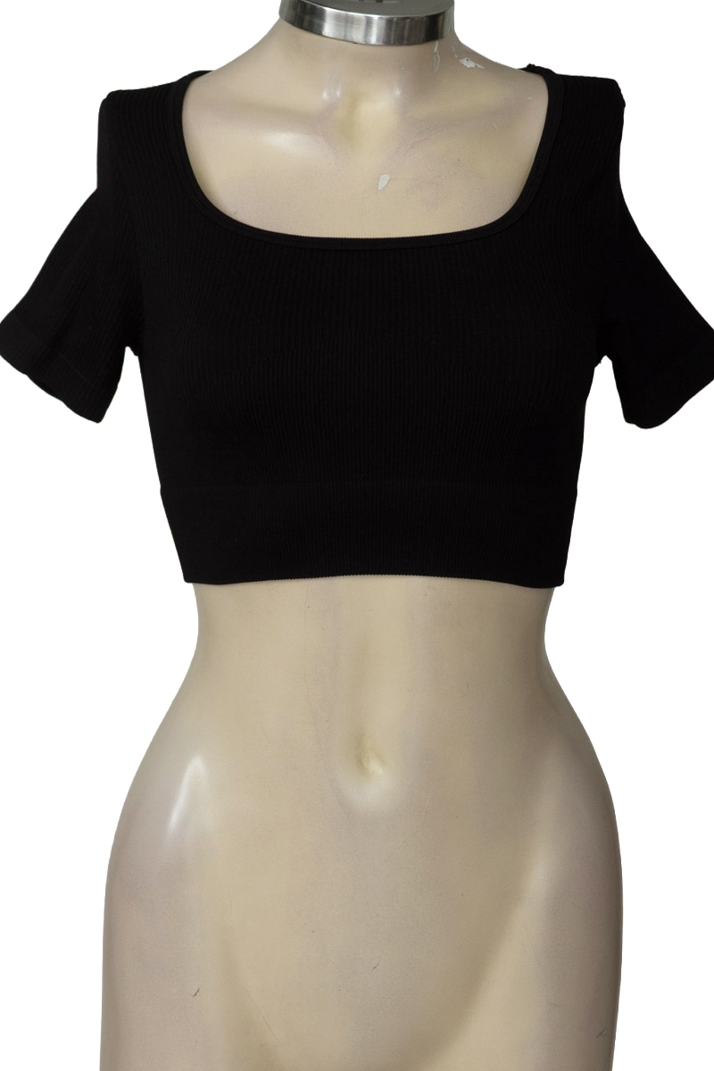 Top / Camiseta color Negro - Closeando