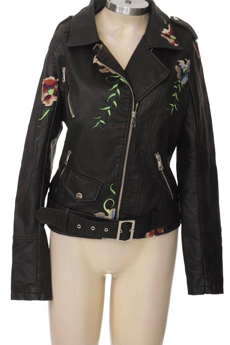 Chaqueta / Abrigo color Negro - Closeando