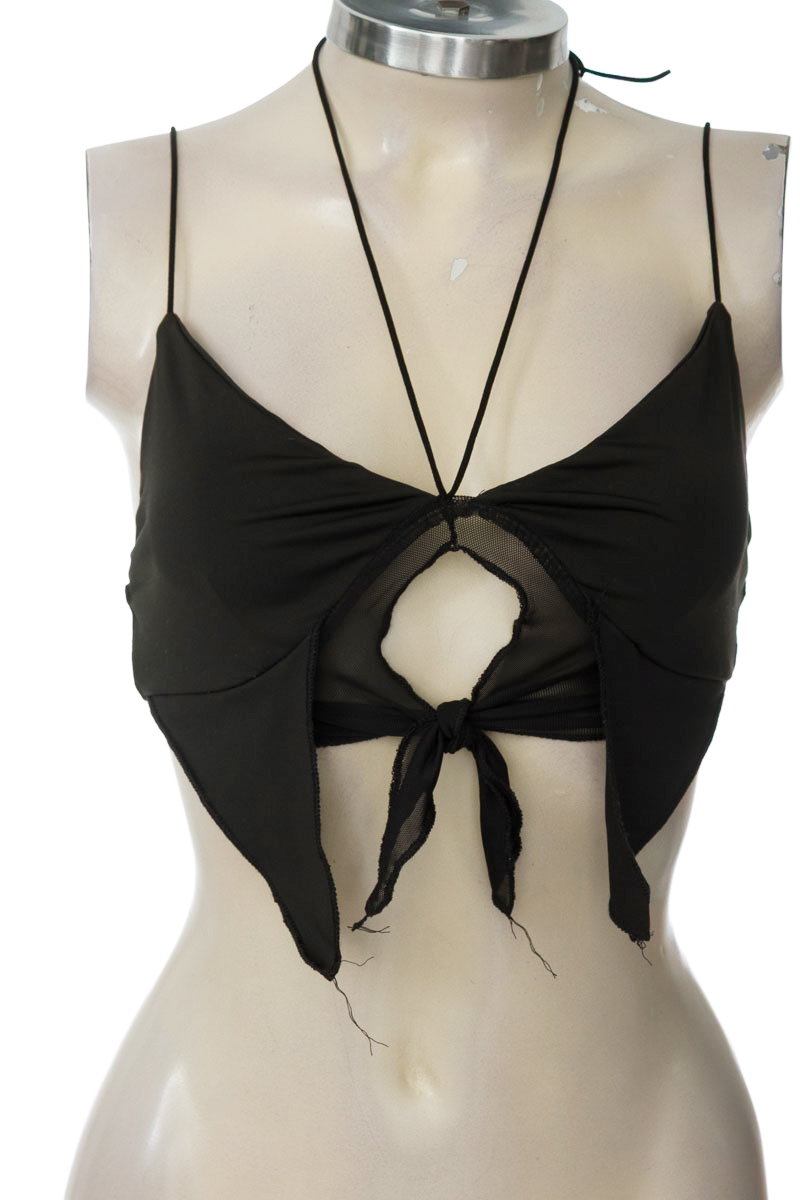 Top / Camiseta color Negro - Closeando