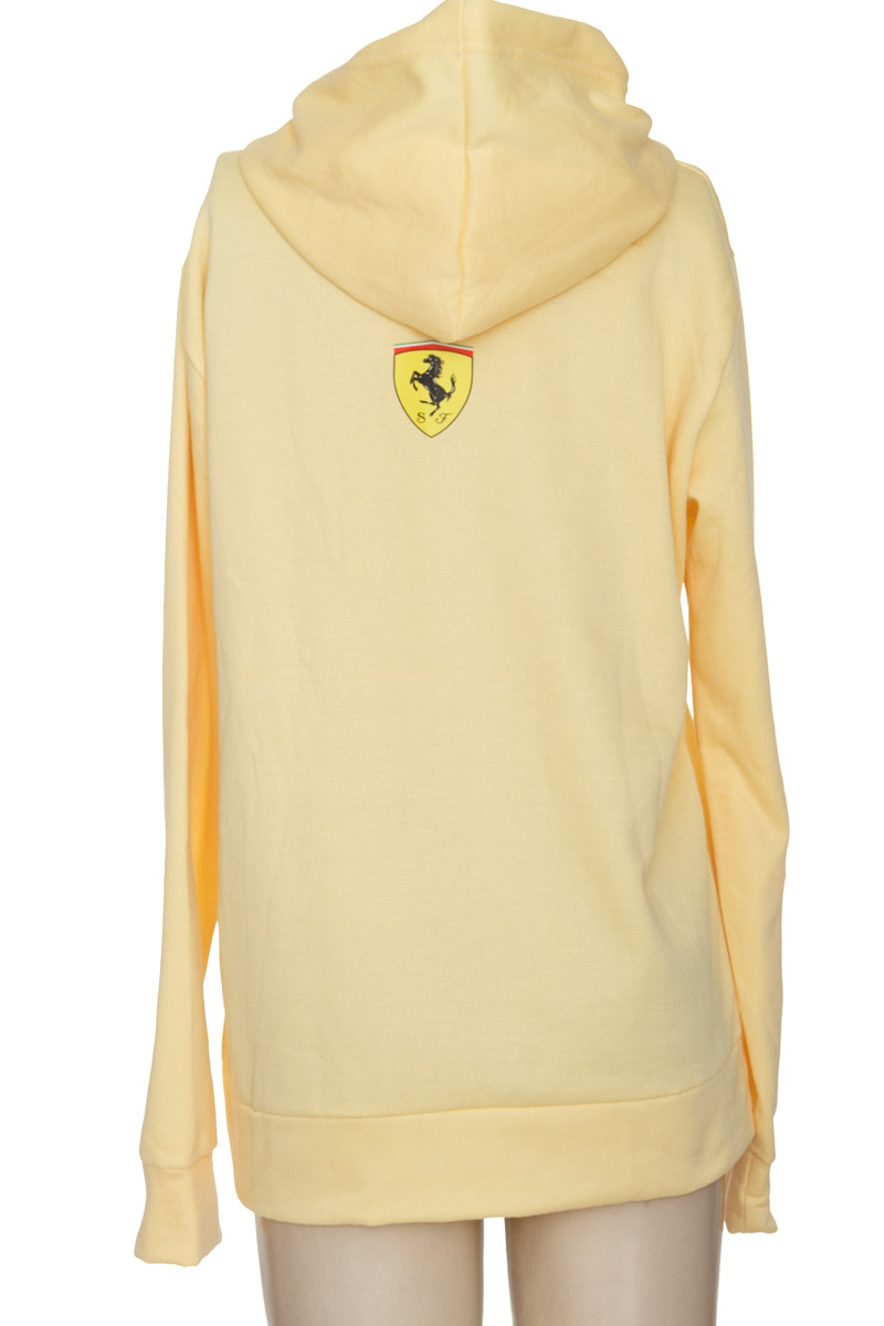 Sweater color Amarillo - Closeando
