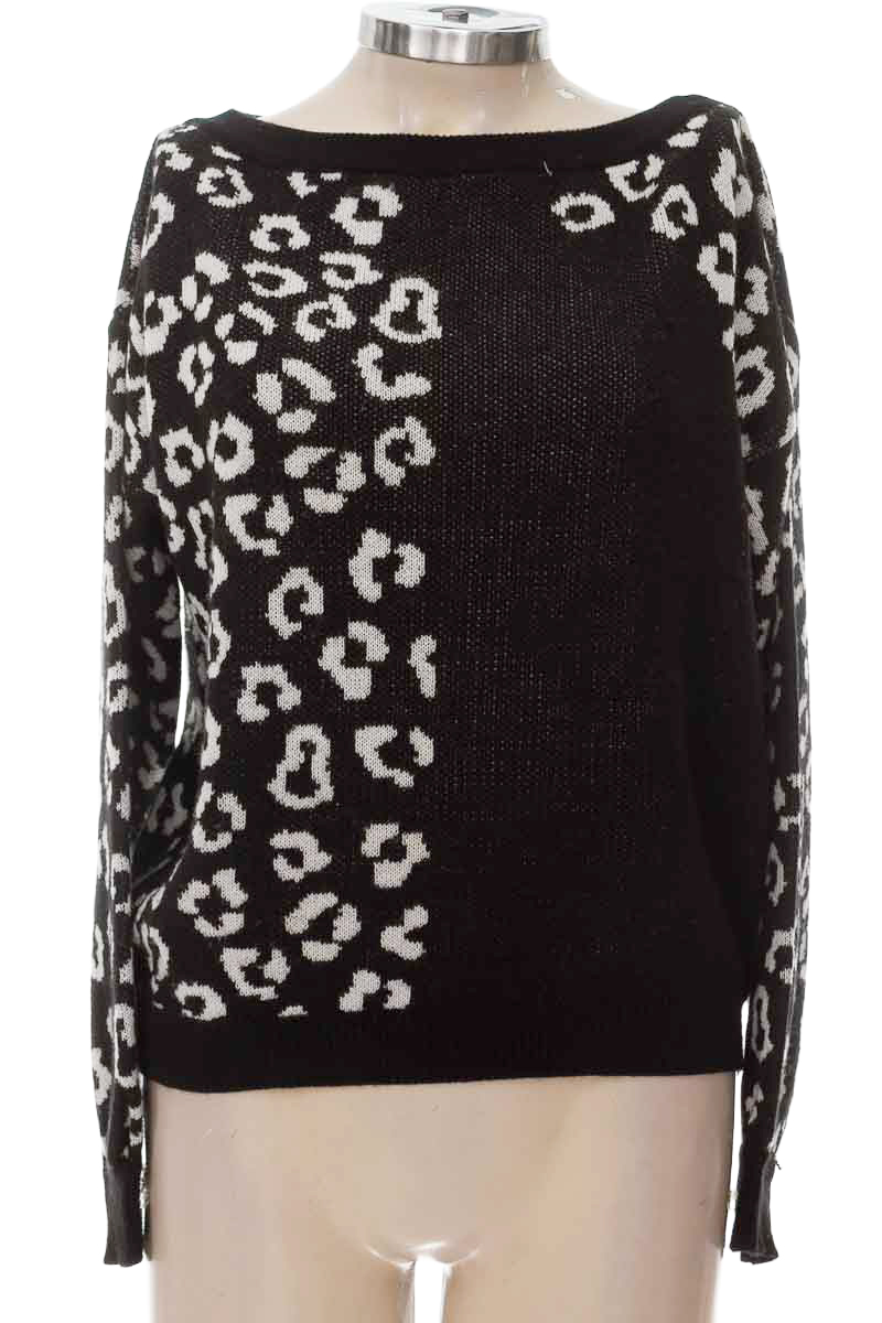 Sweater color Negro - Closeando