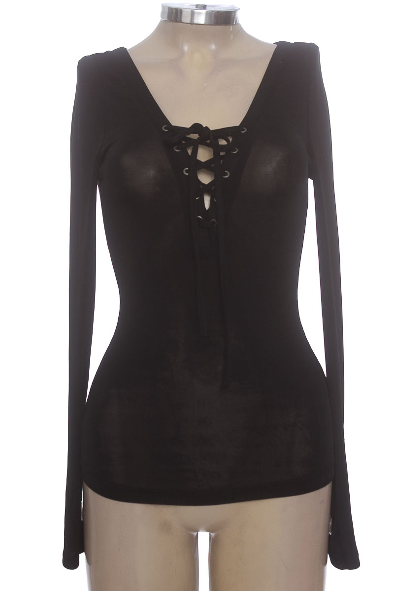 Top / Camiseta color Negro - Review