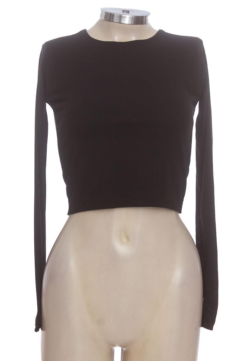 Top / Camiseta color Negro - Closeando