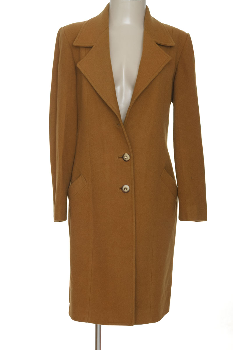 Chaqueta / Abrigo color Mostaza - Closeando