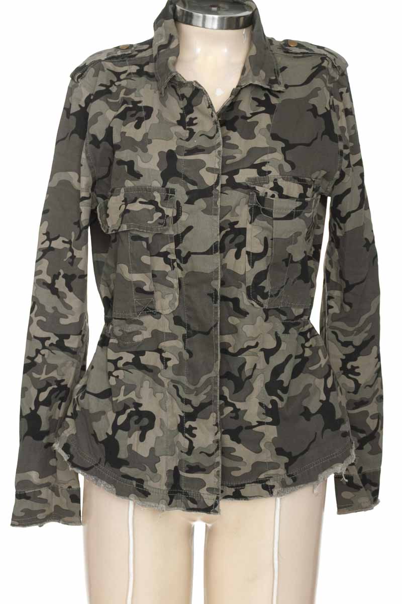 Chaqueta / Abrigo color Verde - White Crow