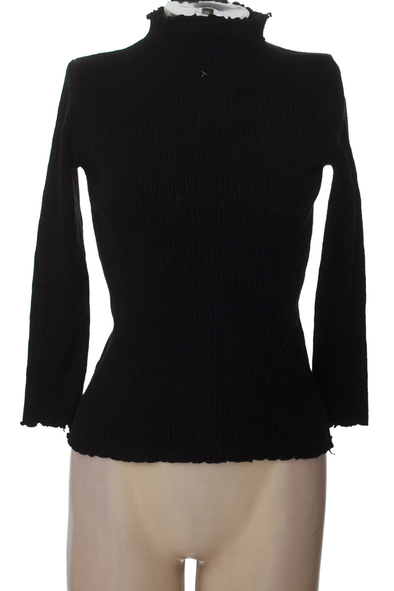 Sweater color Negro - Closeando