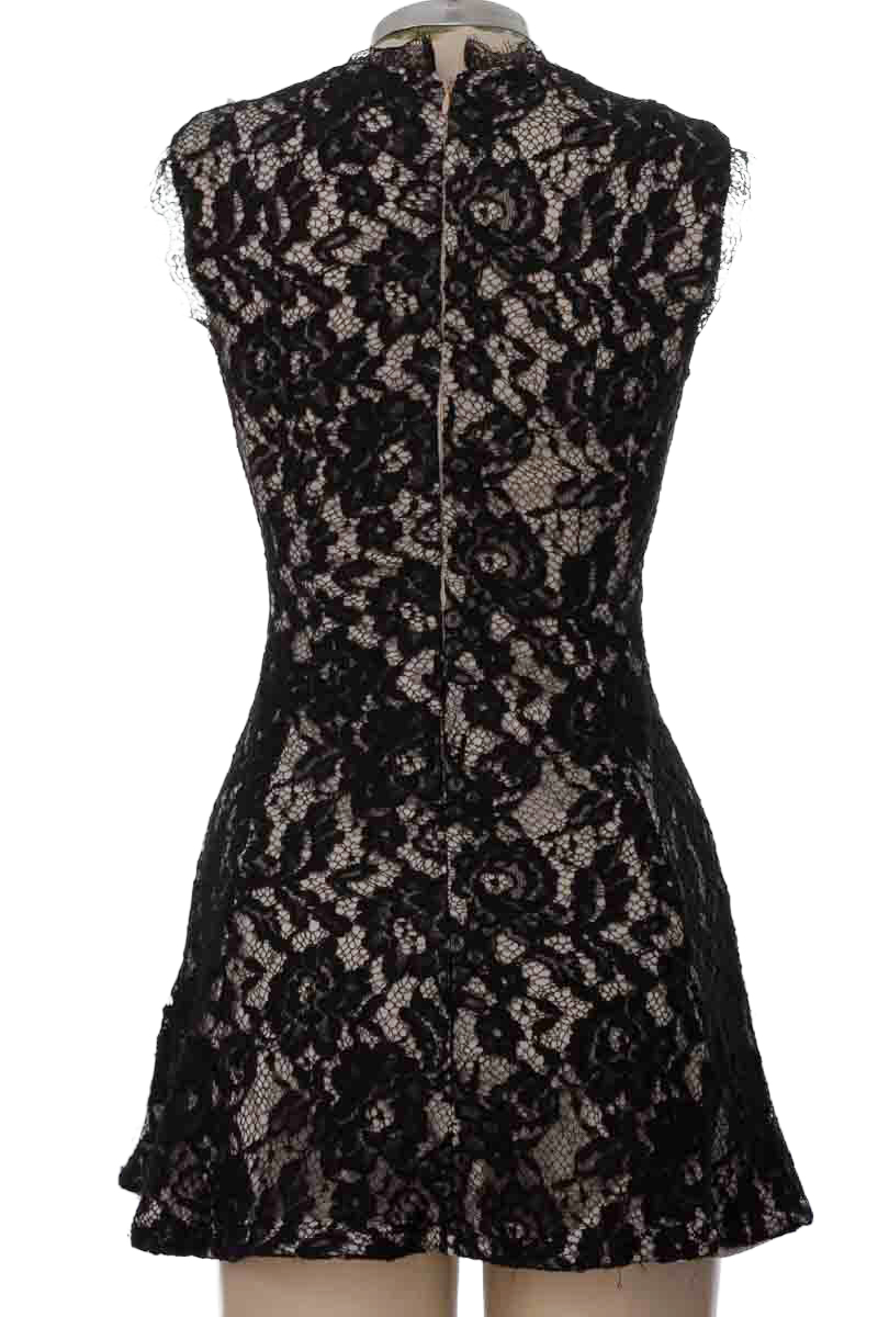 Vestido / Enterizo color Negro - Closeando