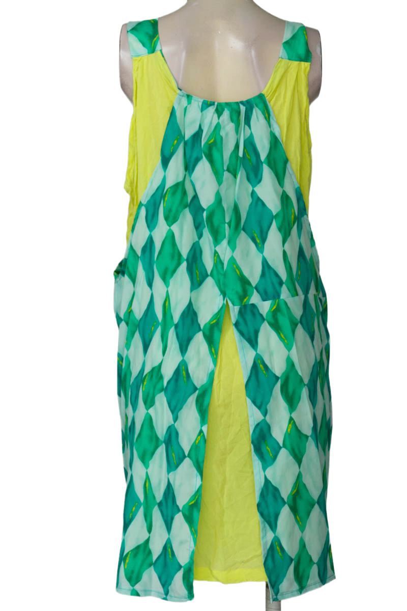 Vestido / Enterizo color Verde - Closeando