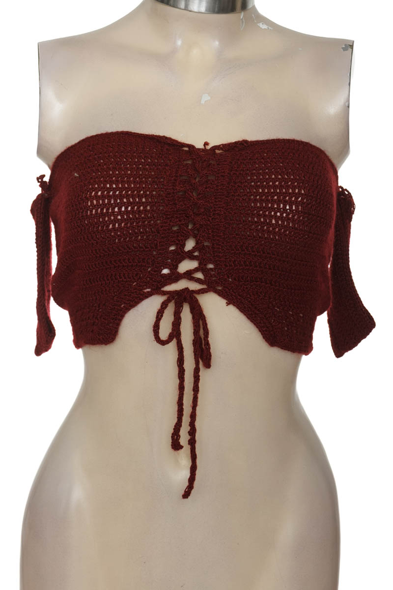 Top / Camiseta color Vinotinto - Closeando
