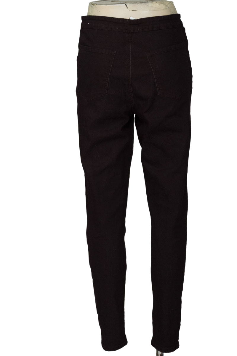 Pantalones color Vinotinto - MNG