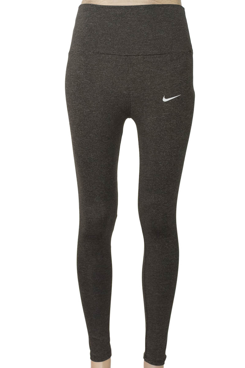 Ropa Deportiva / Salida de Baño color Gris - Closeando