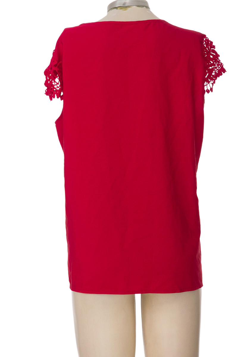 Top / Camiseta color Vinotinto - Closeando