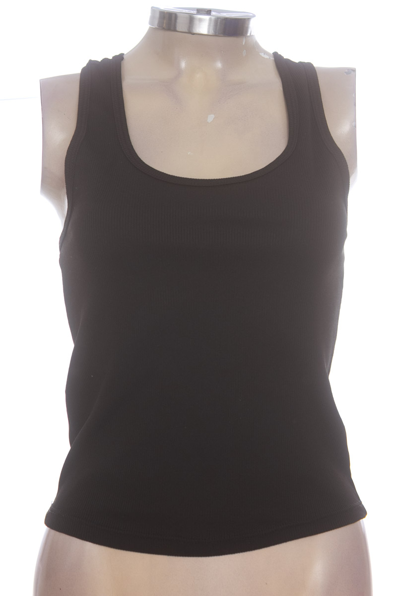 Top / Camiseta color Negro - Closeando