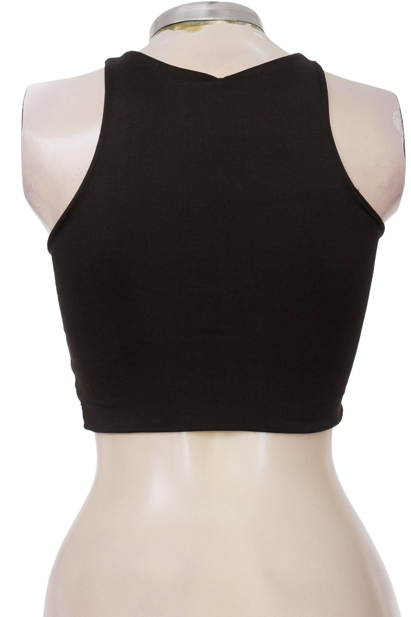 Top / Camiseta color Negro - Closeando